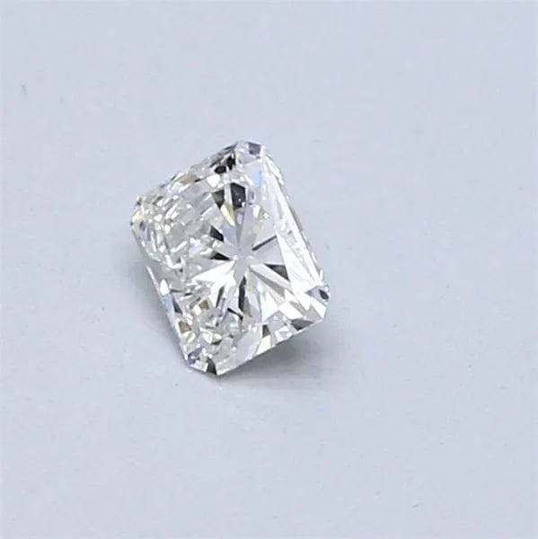 0.25ct Radiant Natural Diamond (Colour E, Clarity VS1, IGI Certified)