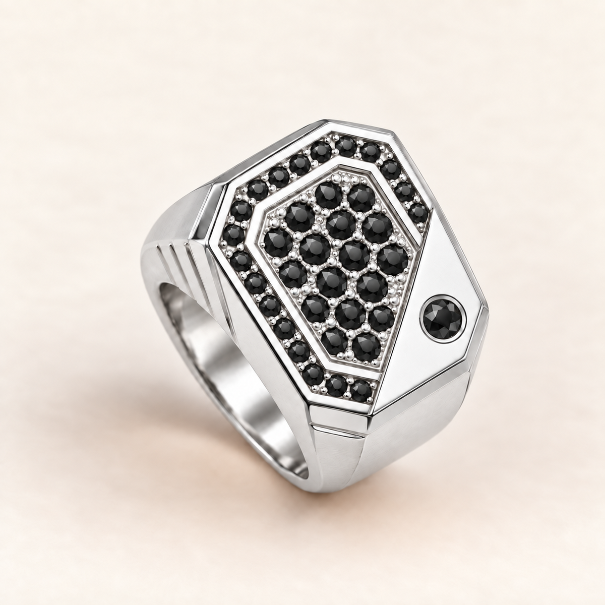R 652 — diamants noirs traités, entièrement en or blanc