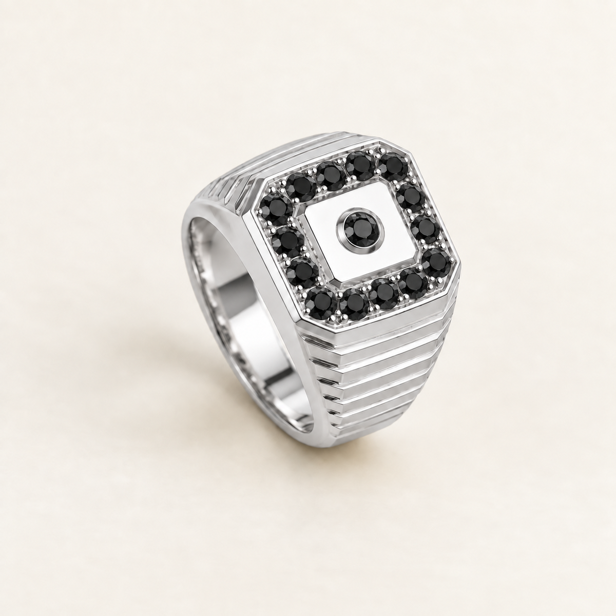R 75 — diamants noirs traités, entièrement en or blanc