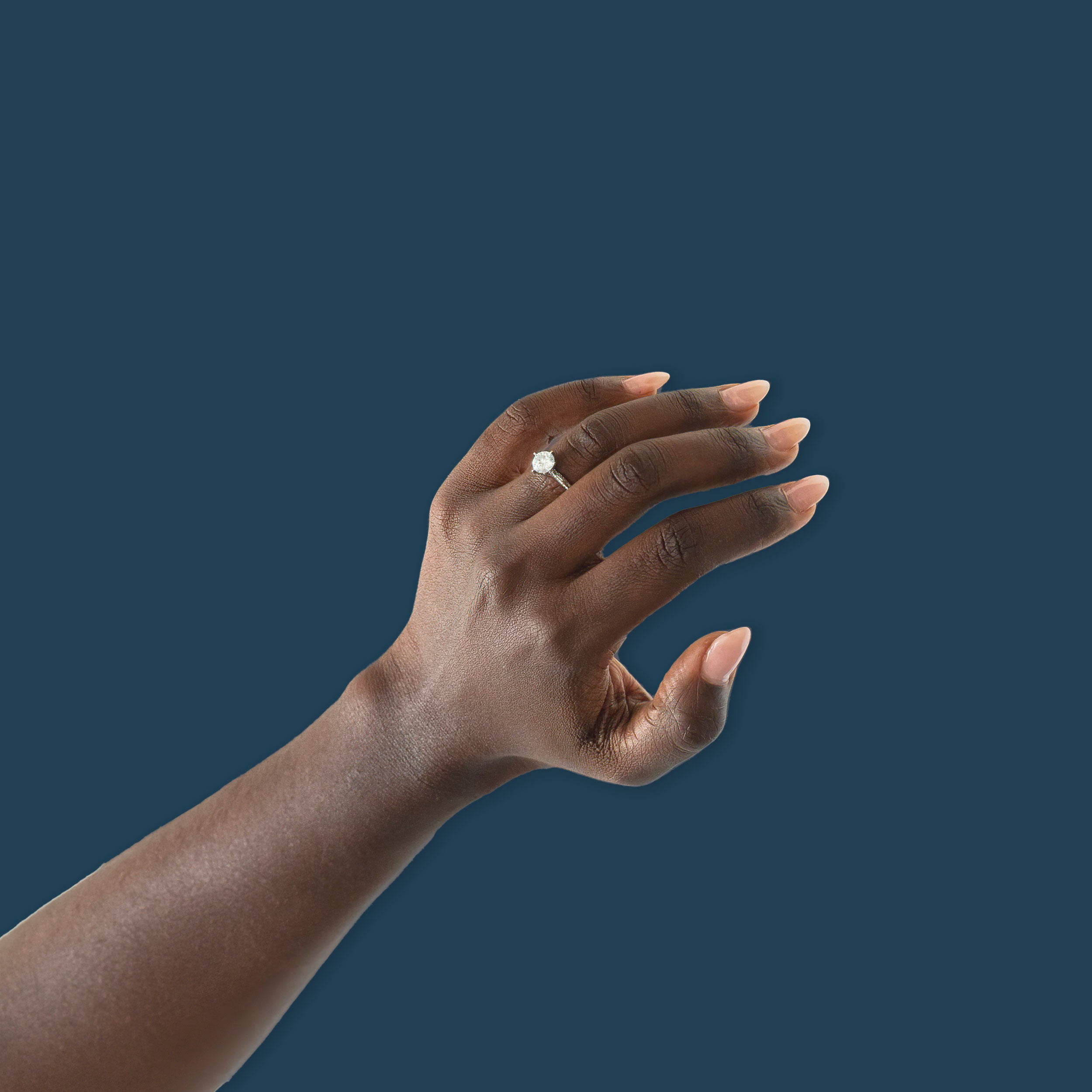 Bague à diamant rond avec pavé