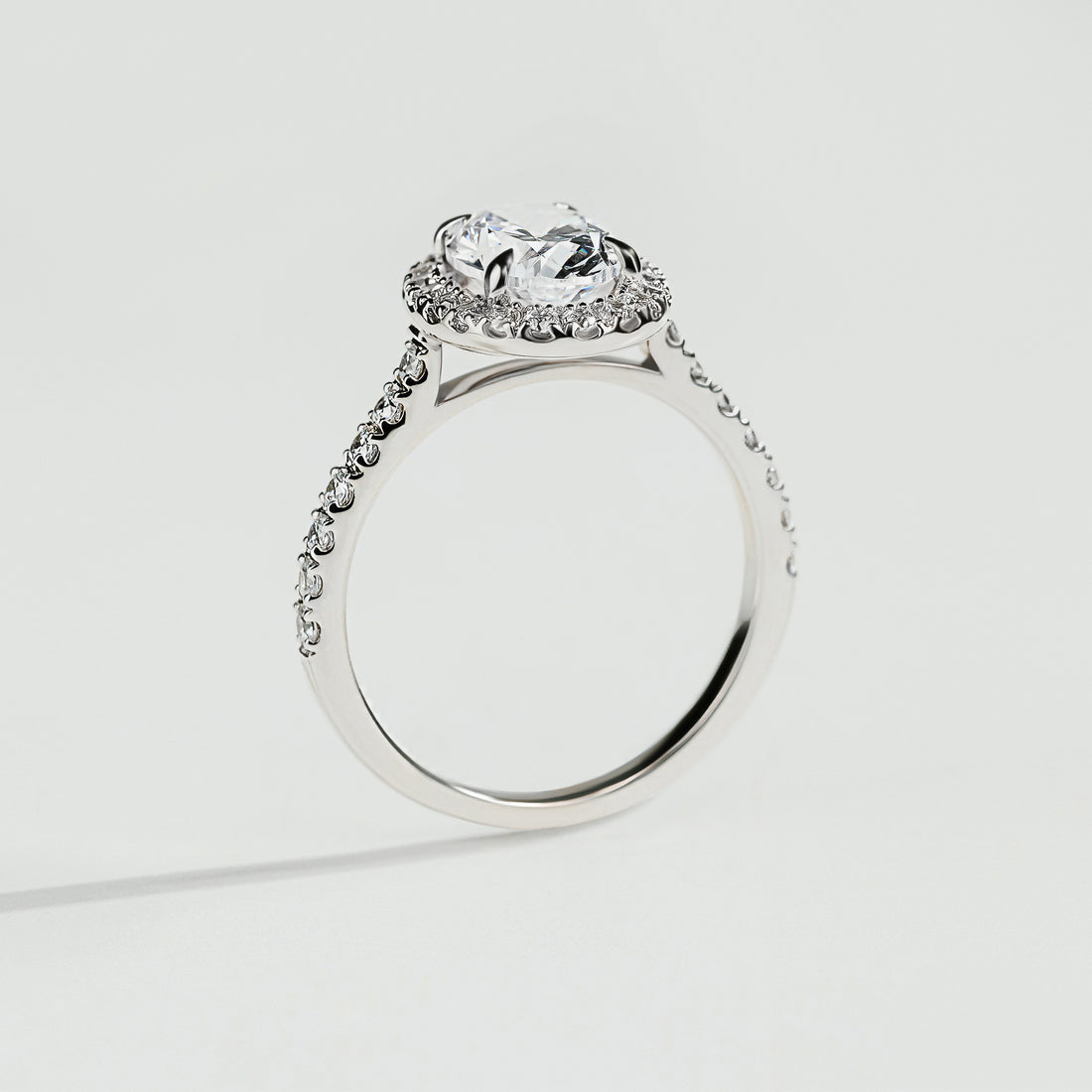 The 1,5 Carat Oval Halo Diamond Ring