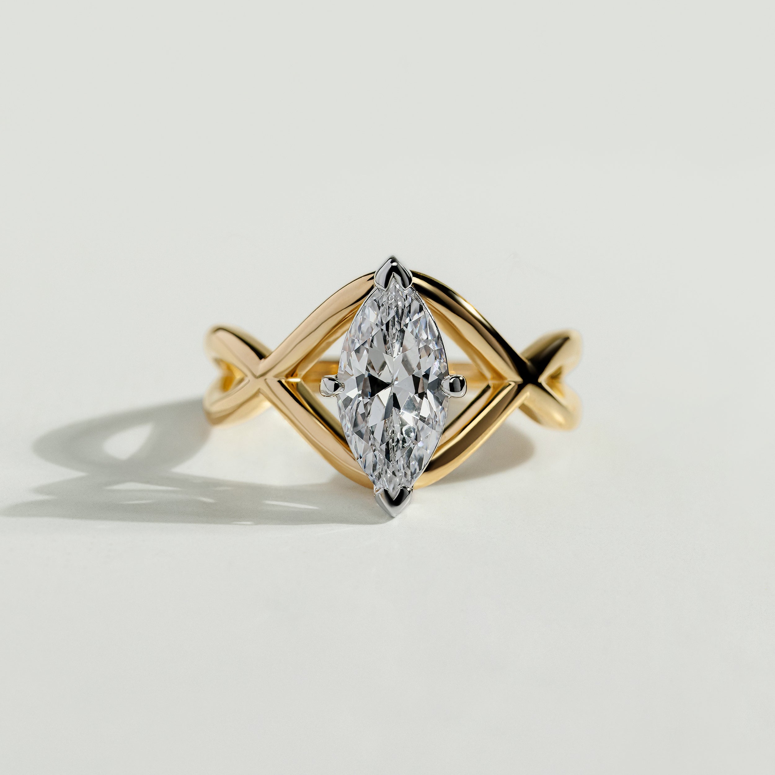 Bague de fiançailles à diamant marquise de 1,5 carat