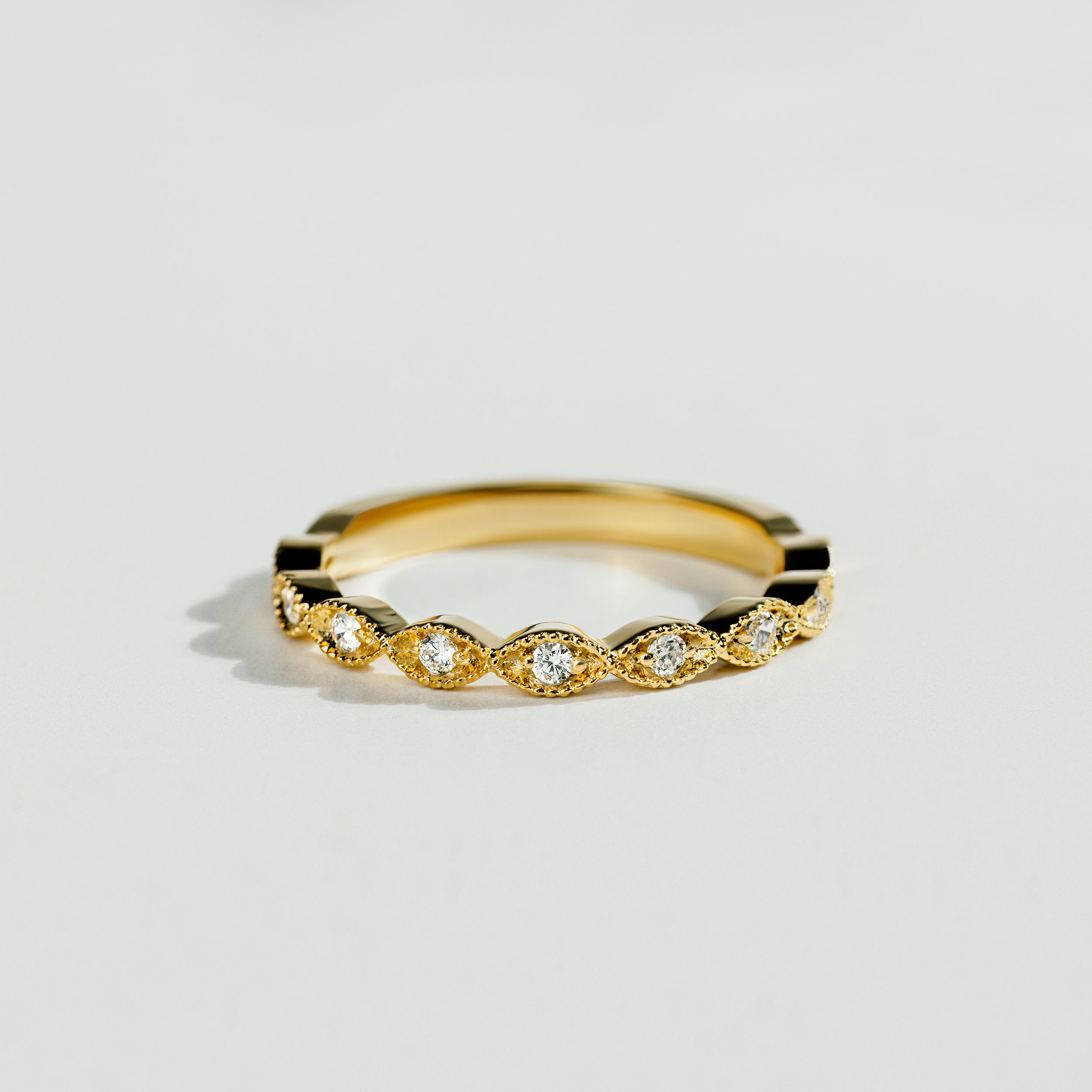 Bague avec diamant semi-éternité