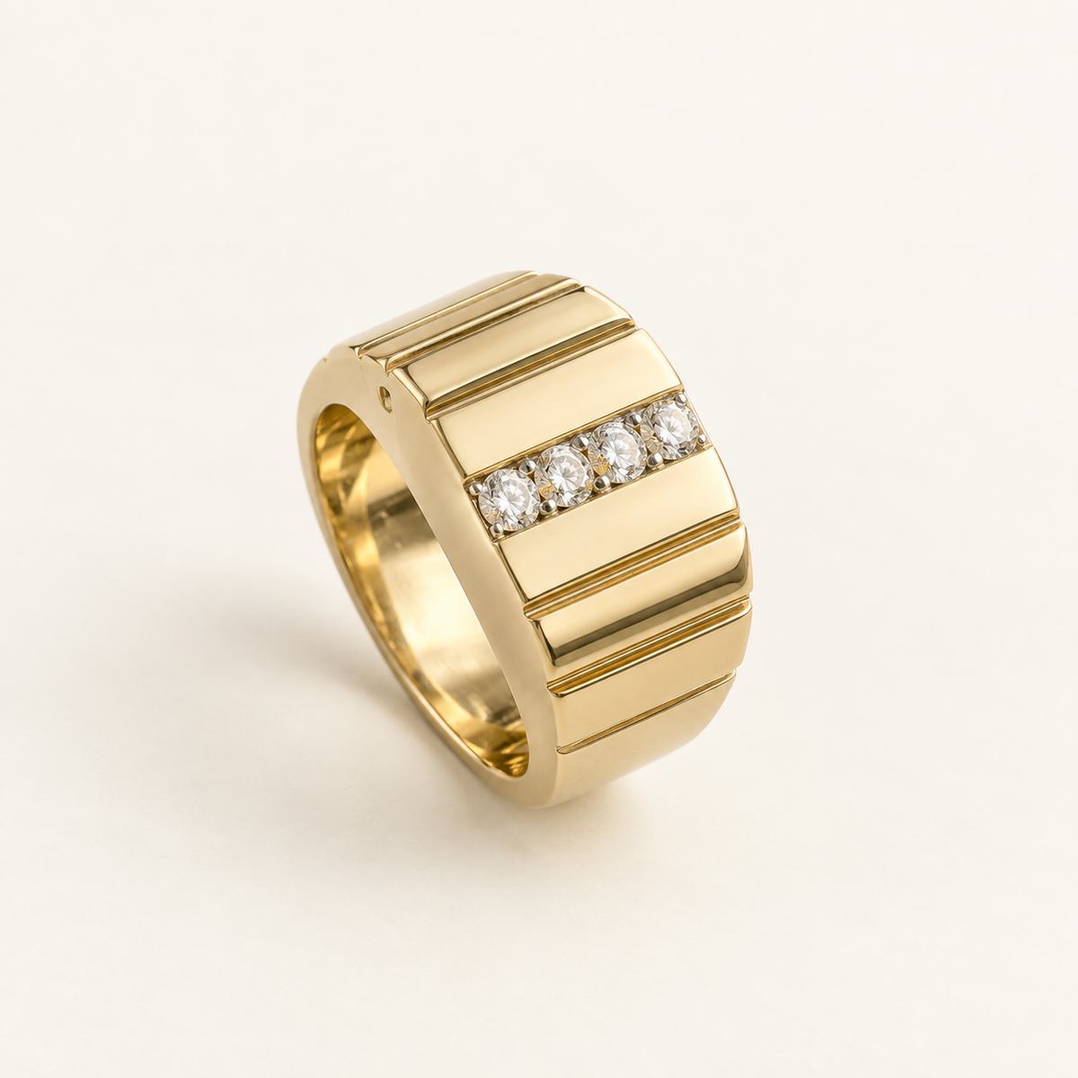 R 638 men’s gold and diamond ring