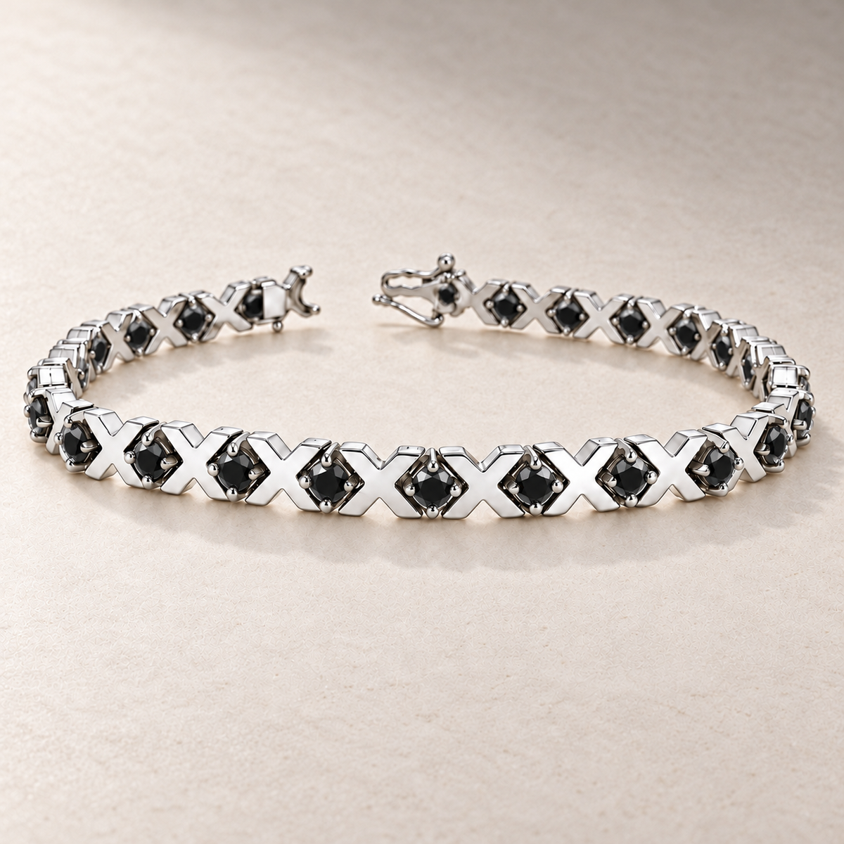 TN21 — Or blanc / White gold — Diamants noirs / Black diamonds