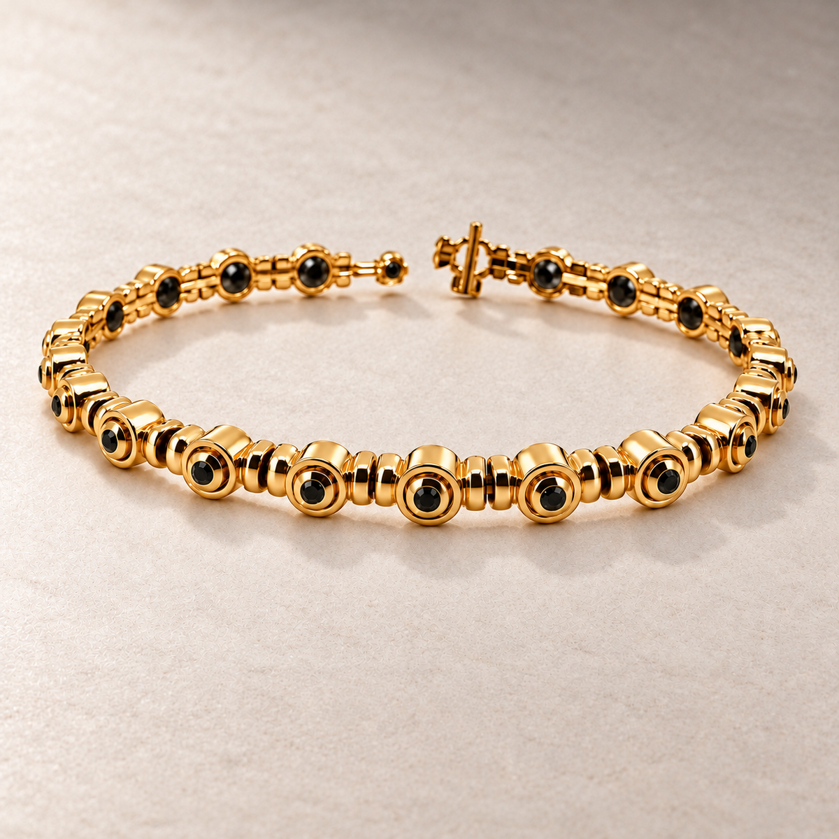 TN22 — Or jaune / Yellow gold — Diamants noirs / Black diamonds