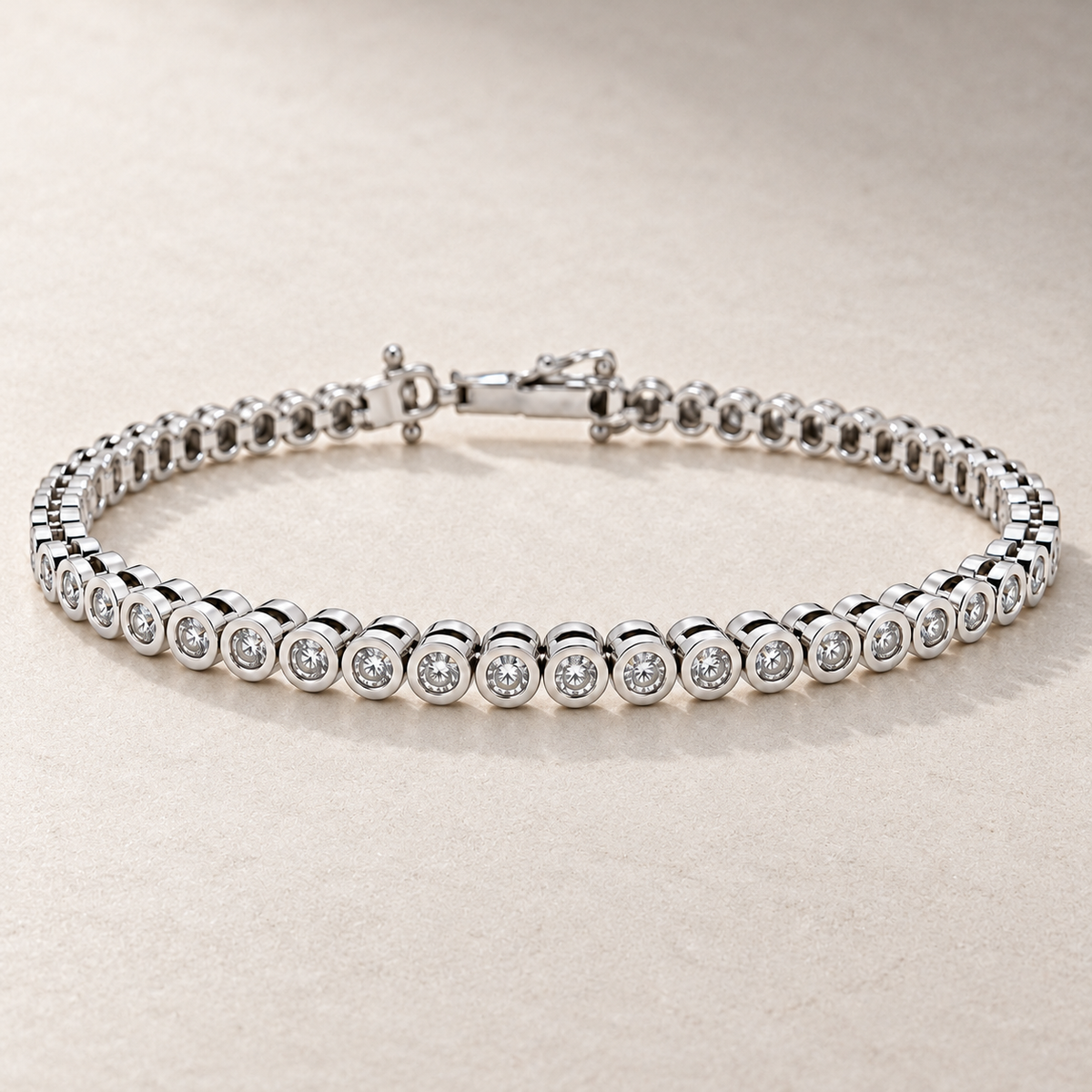 Bracelet tennis en or et diamants sertis clos — TN28 — vue détaillée 2