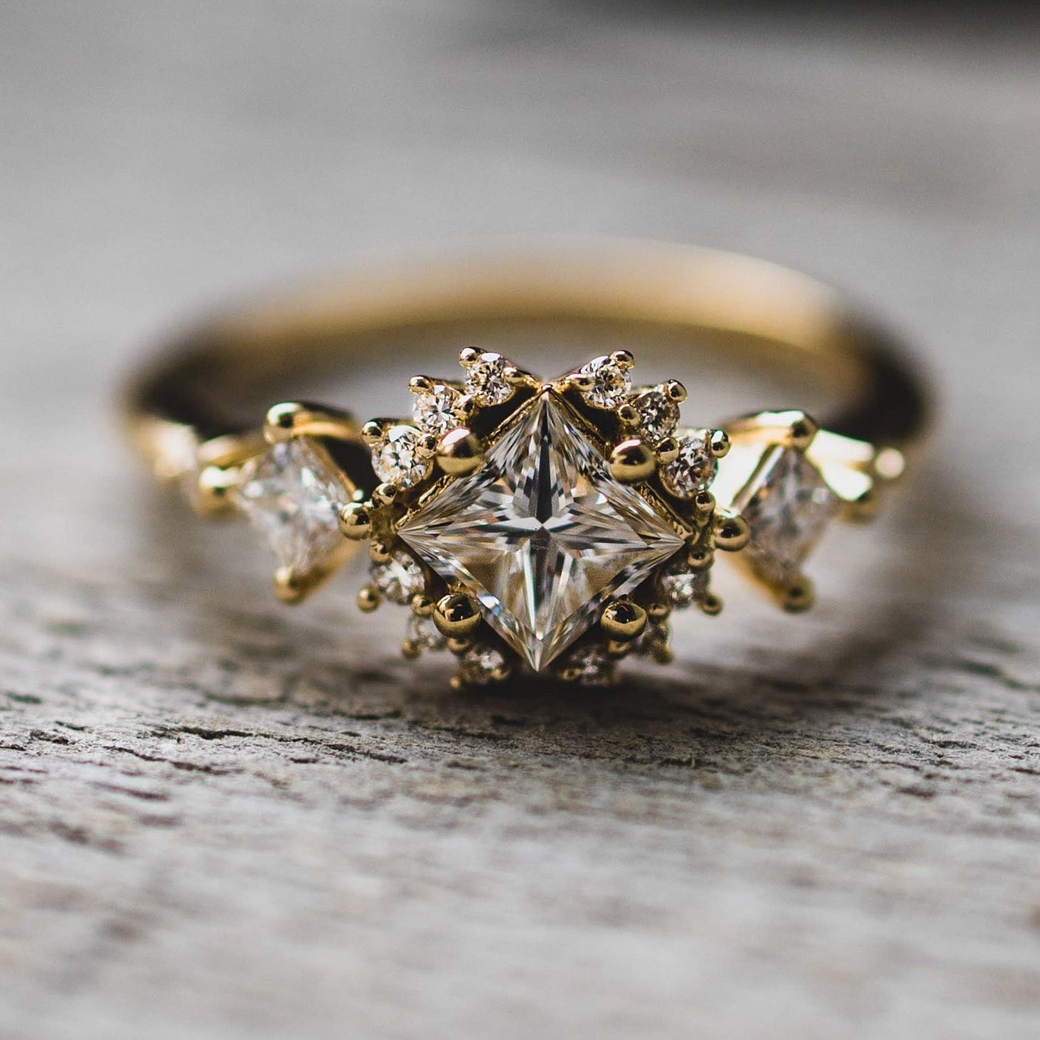 Engagement ring guide image by Atelier RMR Montreal | Bague de fiançailles sur mesure à Montréal par Atelier RMR