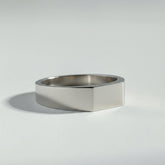 The Avant-Garde wedding band by Atelier RMR Montreal