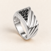R 1015 — diamants noirs traités, entièrement en or blanc