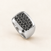 R 268 — diamants noirs traités, entièrement en or blanc