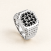 R 309 — diamants noirs traités, entièrement en or blanc