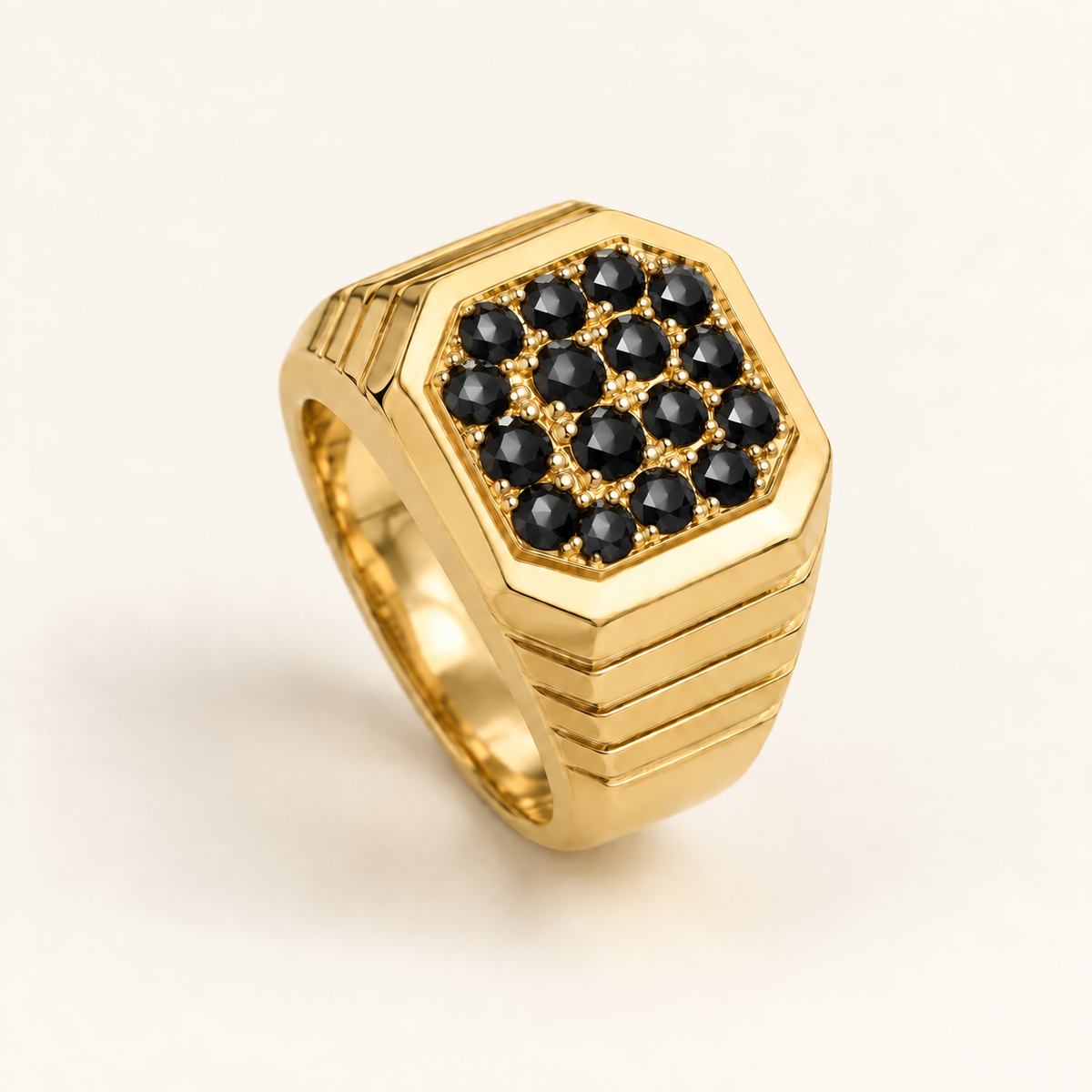 R 309 — diamants noirs traités, monture et sertissage en or jaune