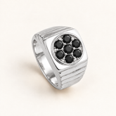 R 334 — diamants noirs traités, entièrement en or blanc