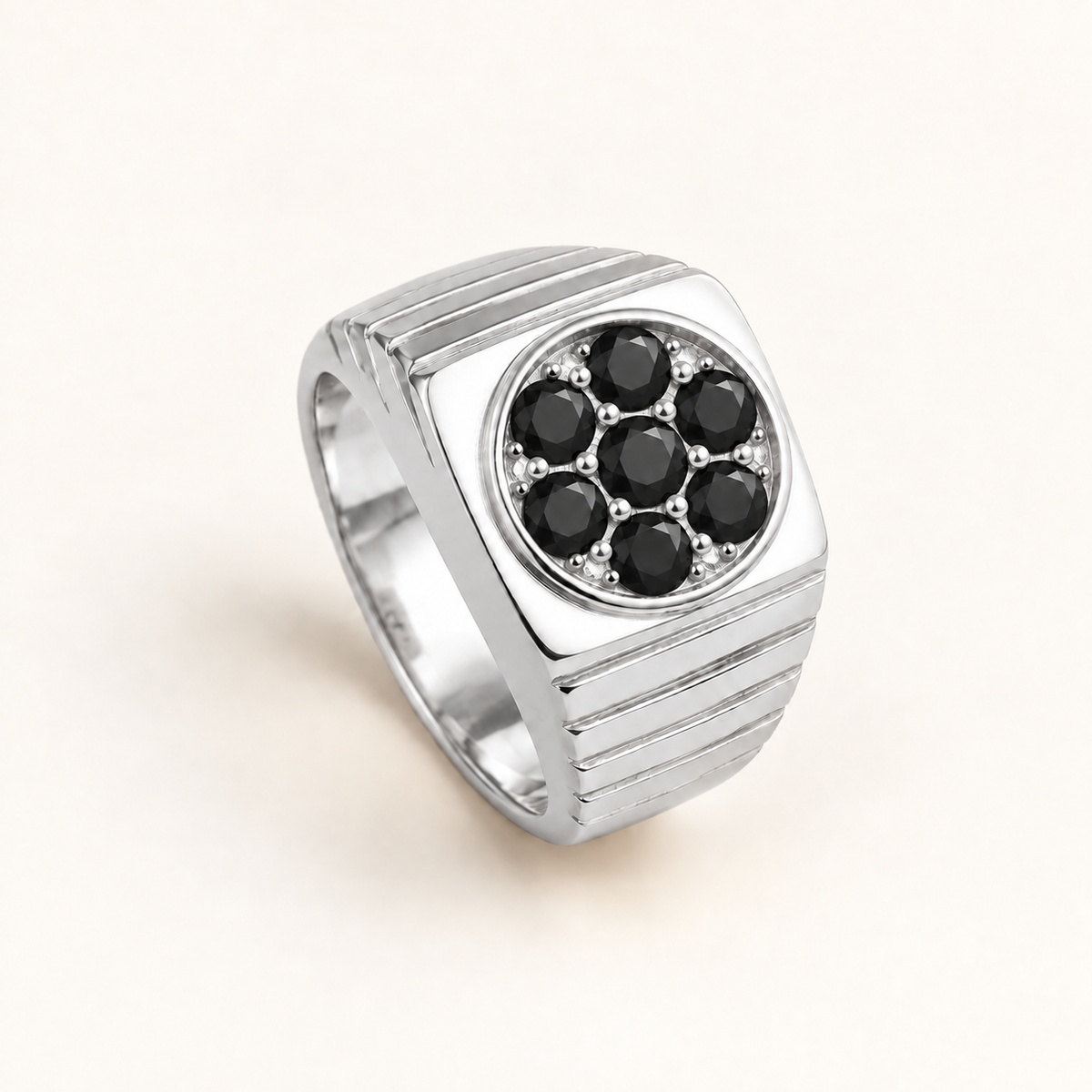 R 334 — diamants noirs traités, entièrement en or blanc
