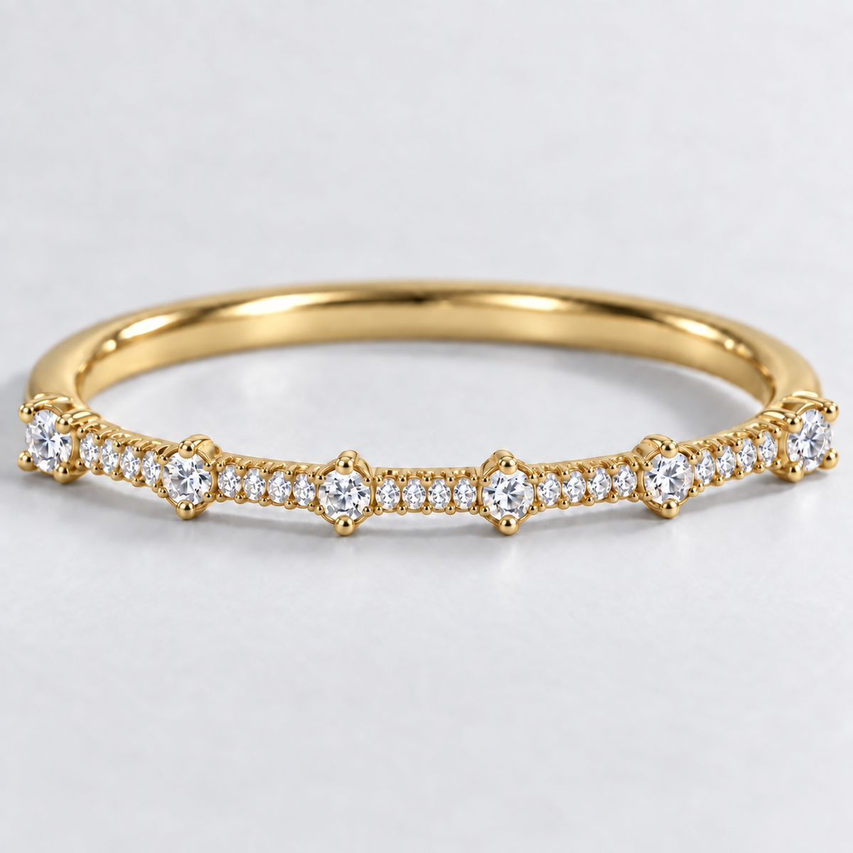 R4101 yellow gold diamond setting detail