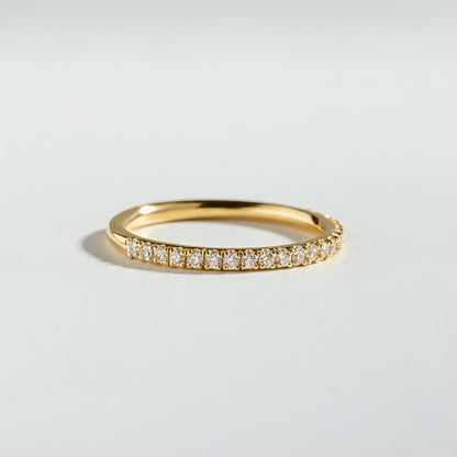 Bague avec diamant pavé
