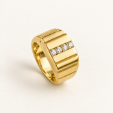 R 638 — white diamonds, jaune gold