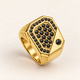 R 652 — diamants noirs traités, monture et sertissage en or jaune