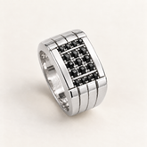 R 696 — diamants noirs traités, entièrement en or blanc
