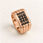 R 696 — diamants noirs traités, monture et sertissage en or rose