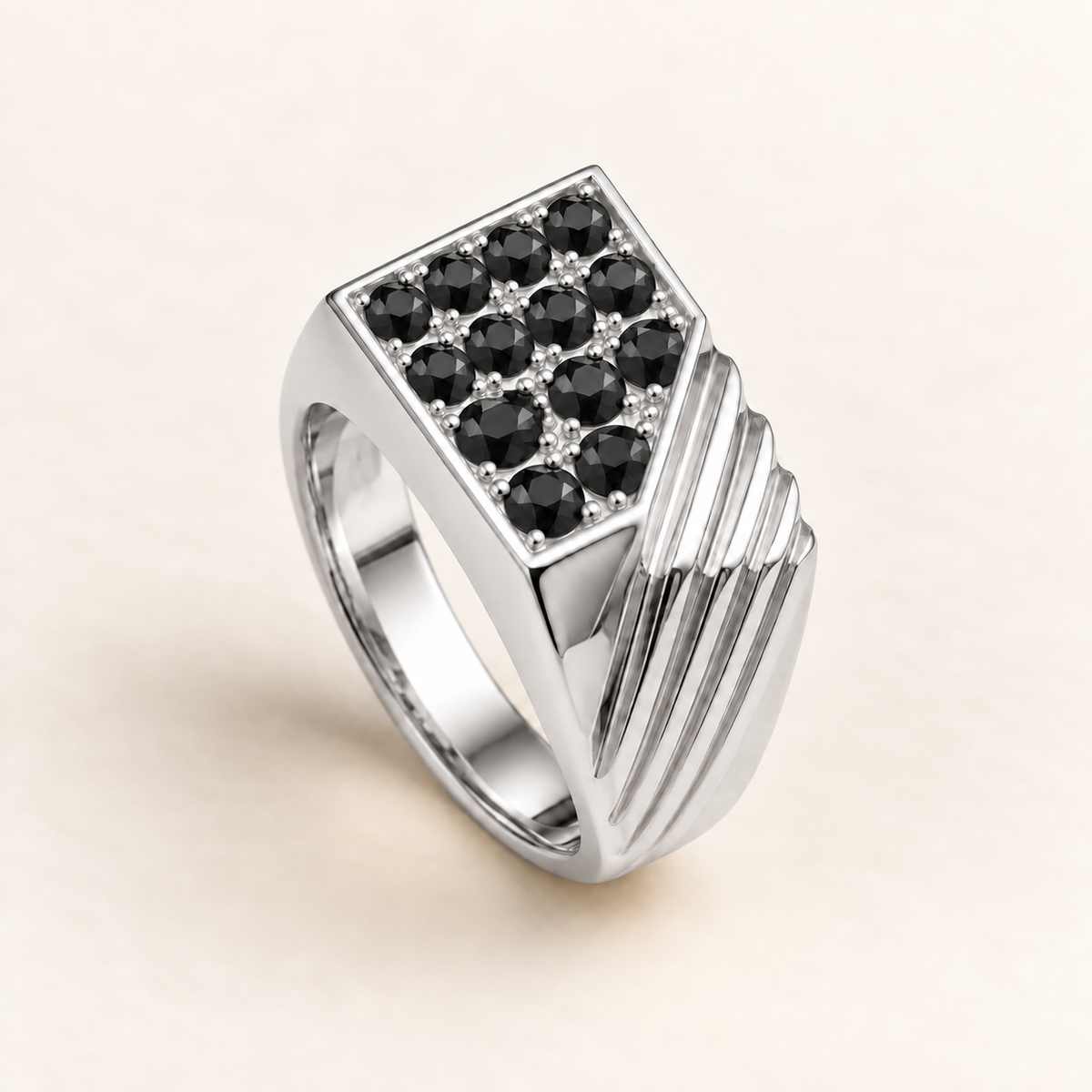 R 76 — diamants noirs traités, entièrement en or blanc