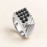 R 76 — diamants noirs traités, entièrement en or blanc