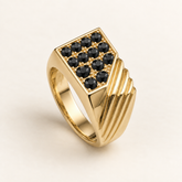 R 76 — diamants noirs traités, monture et sertissage en or jaune