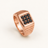 R 82 — diamants noirs traités, monture et sertissage en or rose