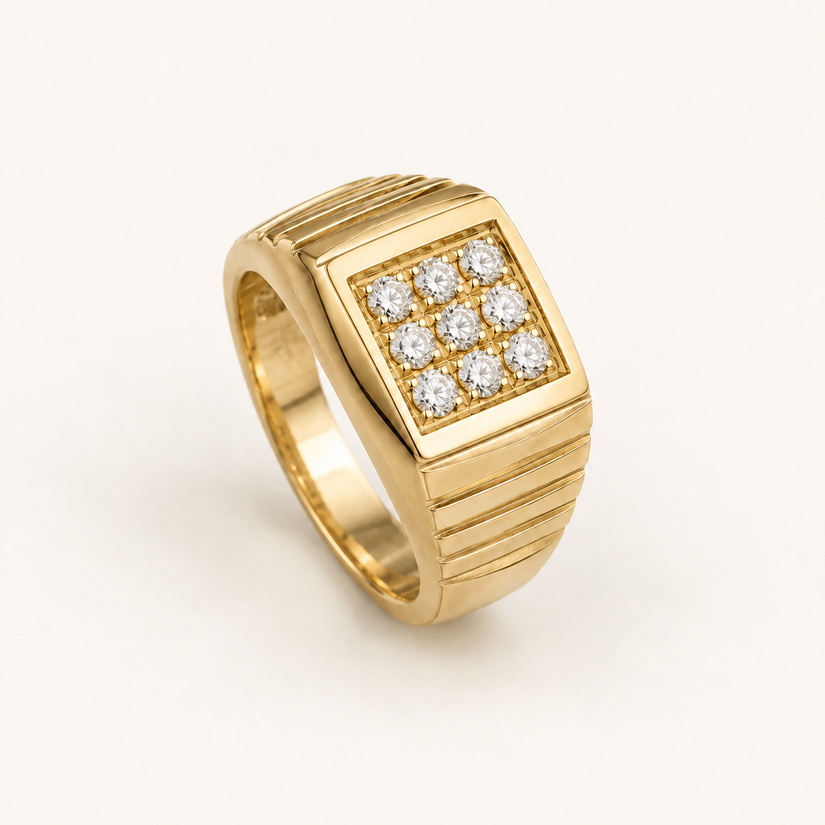 R 82 — diamants blancs, entièrement en or jaune