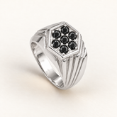 R 903 — diamants noirs traités, entièrement en or blanc
