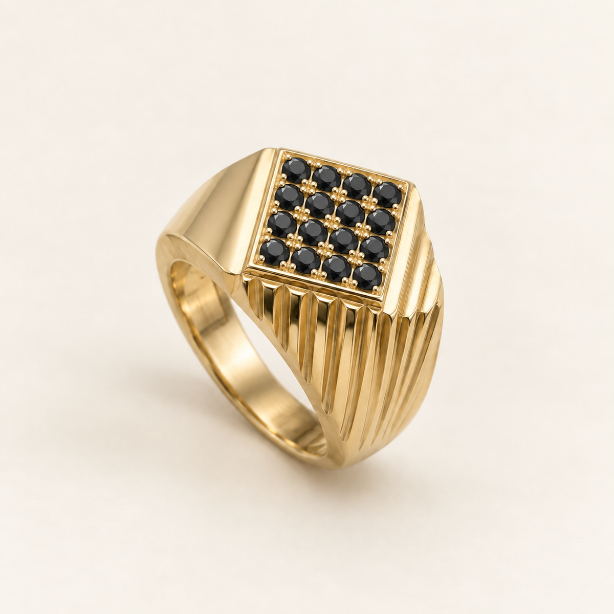 R 904 — diamants noirs traités, monture et sertissage en or jaune