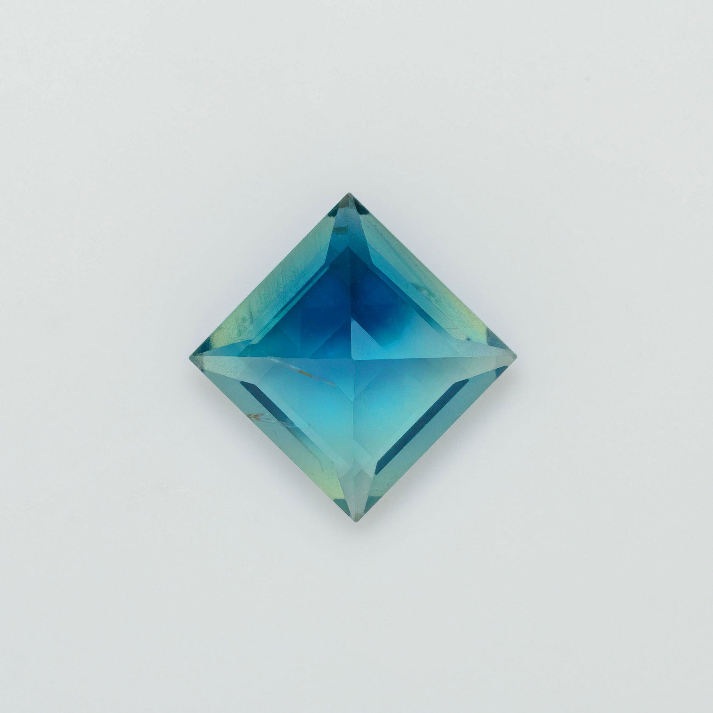 Ocean Blue Sapphire | Atelier RMR Montreal | Gemstone