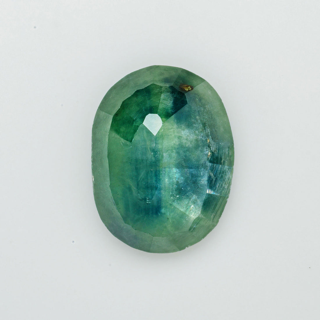 Rich Green Sapphire | Atelier RMR Montreal | Gemstone