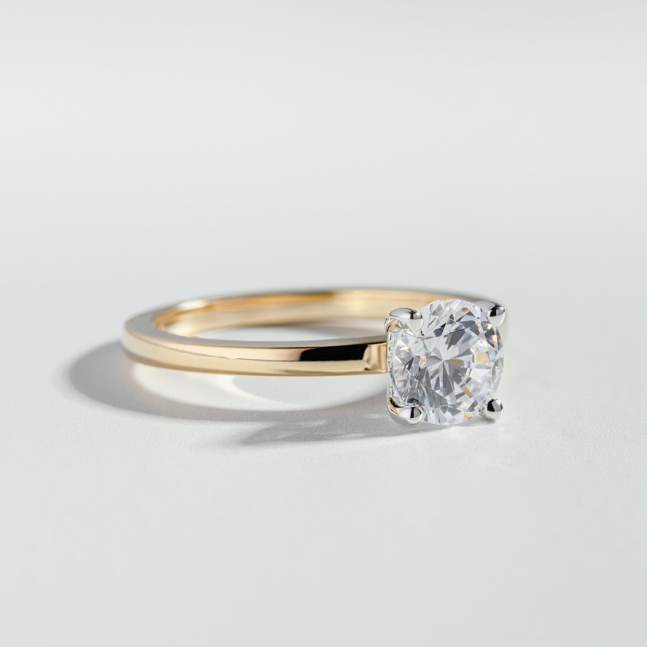 The Round Cut Classic Solitaire Diamond Ring 1ct