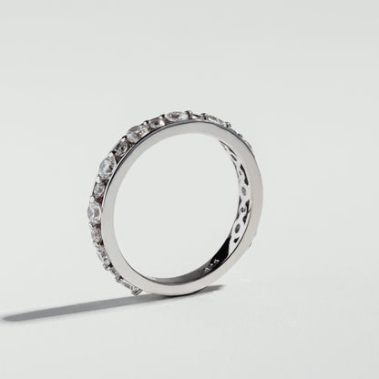 The Shared-Prongs Alternate Diamond Pavé Ring