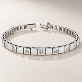 Bracelet TN03-4 en or blanc, diamants clairs, fond pierre greige — TN03-4 white gold bracelet with clear diamonds on greige stone.