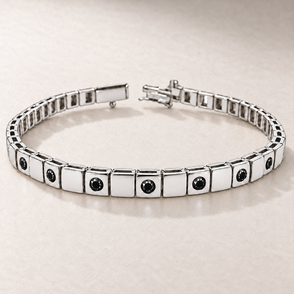 Bracelet TN03-4 en or blanc, diamants noirs, fond pierre greige — TN03-4 white gold bracelet with black diamonds on greige stone.