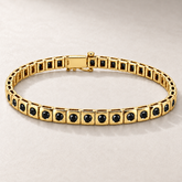 Bracelet TN03 en or jaune, diamants noirs, fond pierre greige — TN03 yellow gold bracelet with black diamonds on greige stone.