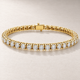 Bracelet TN08 en or jaune, diamants clairs, fond pierre greige — TN08 yellow gold bracelet with clear diamonds on greige stone.