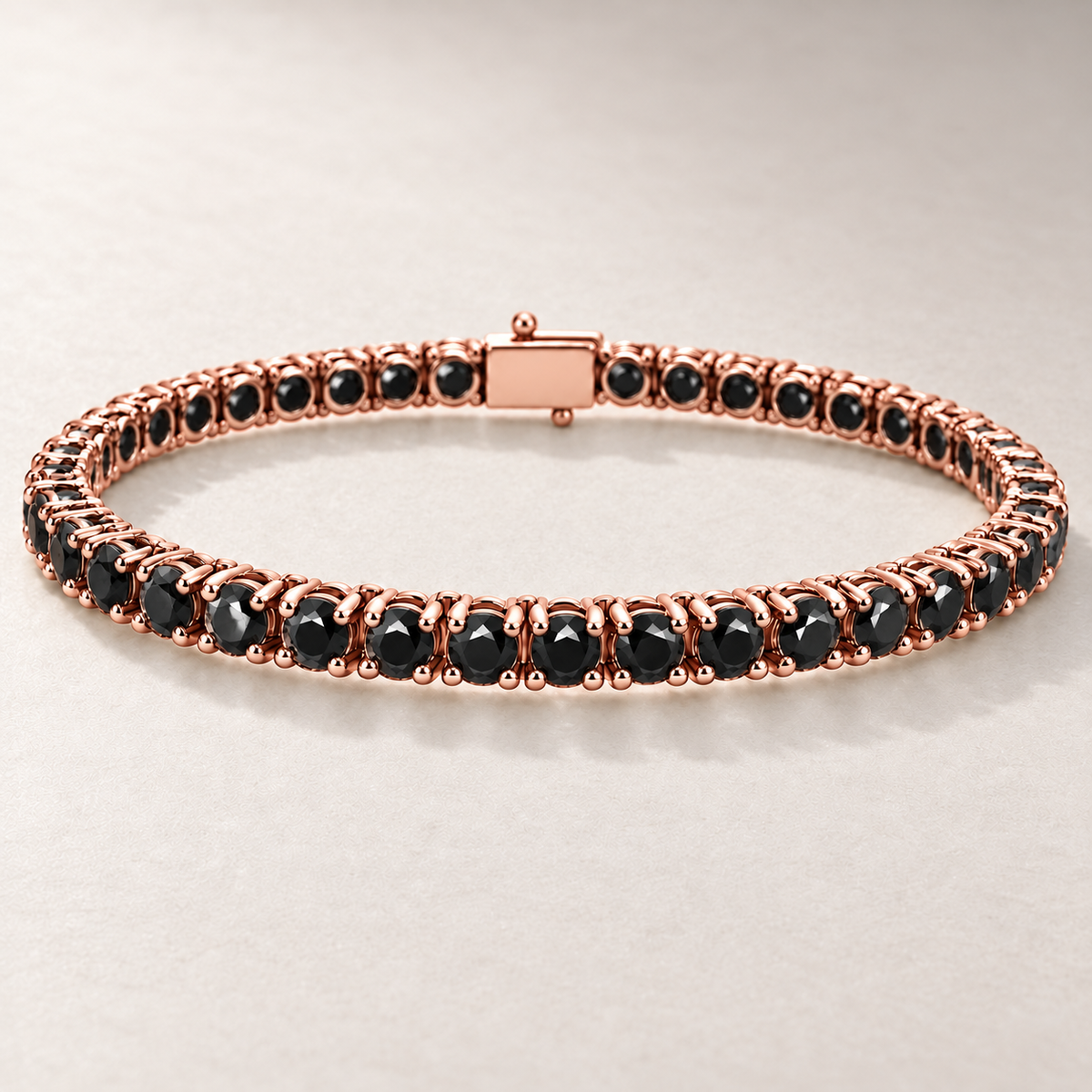 Bracelet TN08 en or rose, diamants noirs, fond pierre greige — TN08 rose gold bracelet with black diamonds on greige stone.