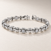 Bracelet TN18 en or blanc, diamants clairs, fond pierre greige — TN18 white gold bracelet with clear diamonds on greige stone.