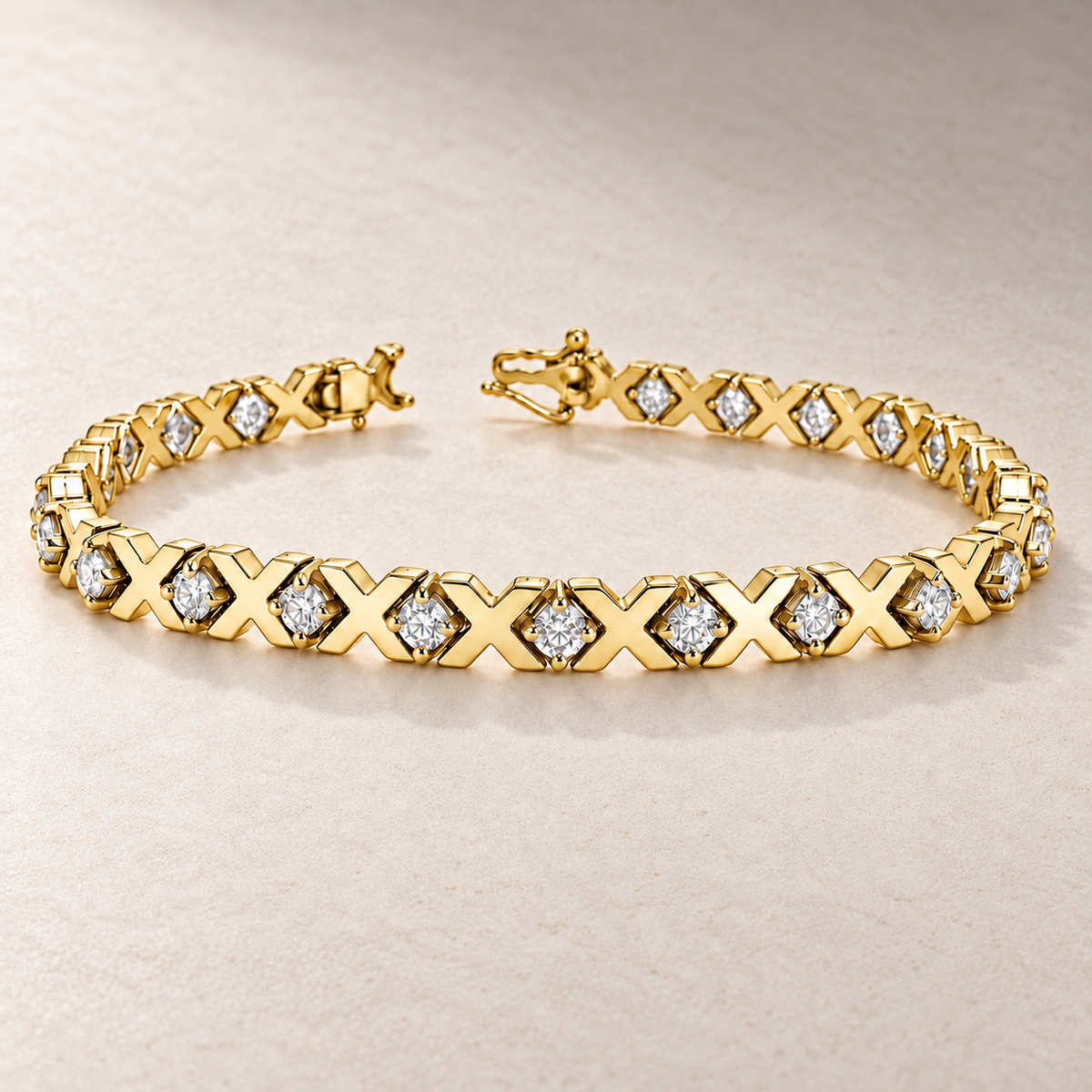 TN21 — Or jaune / Yellow gold — Diamants clairs / Clear diamonds