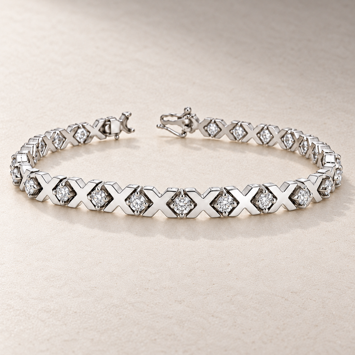 TN21 — Or blanc / White gold — Diamants clairs / Clear diamonds