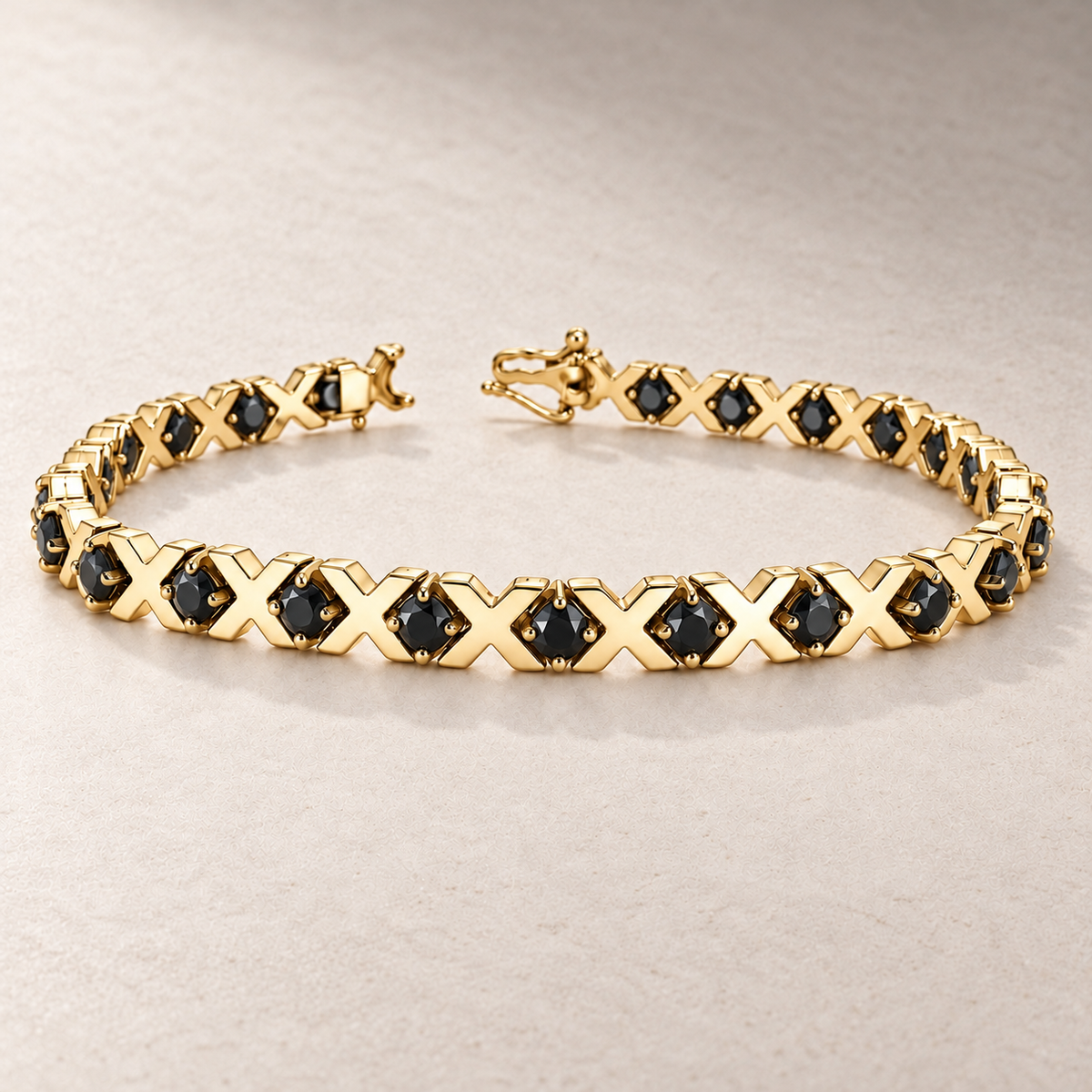 TN21 — Or jaune / Yellow gold — Diamants noirs / Black diamonds