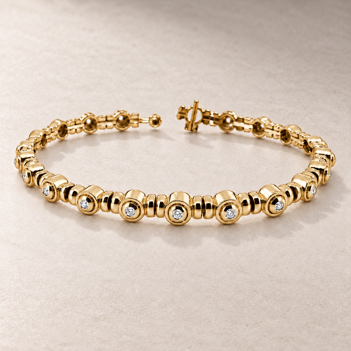 TN22 — Or jaune / Yellow gold — Diamants clairs / Clear diamonds