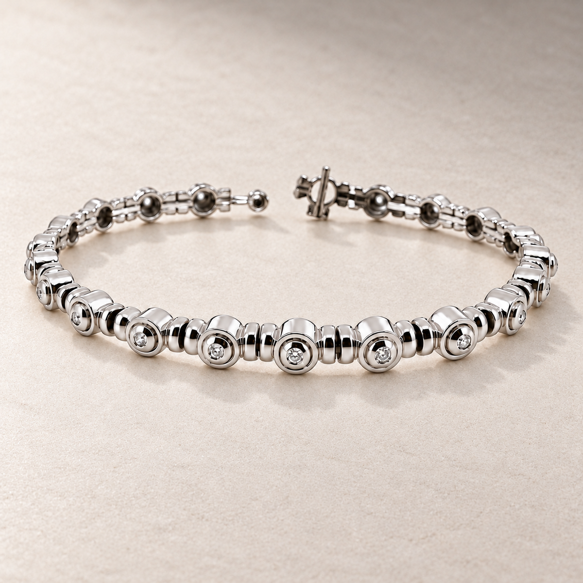 TN22 — Or blanc / White gold — Diamants clairs / Clear diamonds