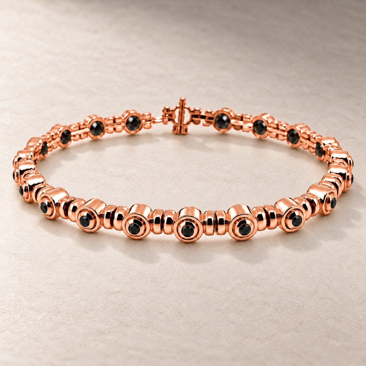 TN22 — Or rose / Rose gold — Diamants noirs / Black diamonds