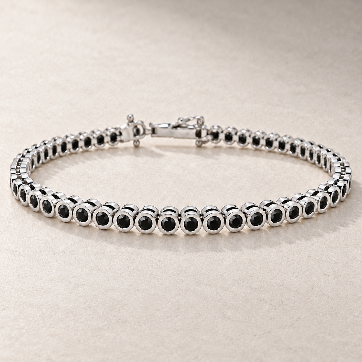 Bracelet tennis en or et diamants sertis clos — TN28 — vue détaillée 4