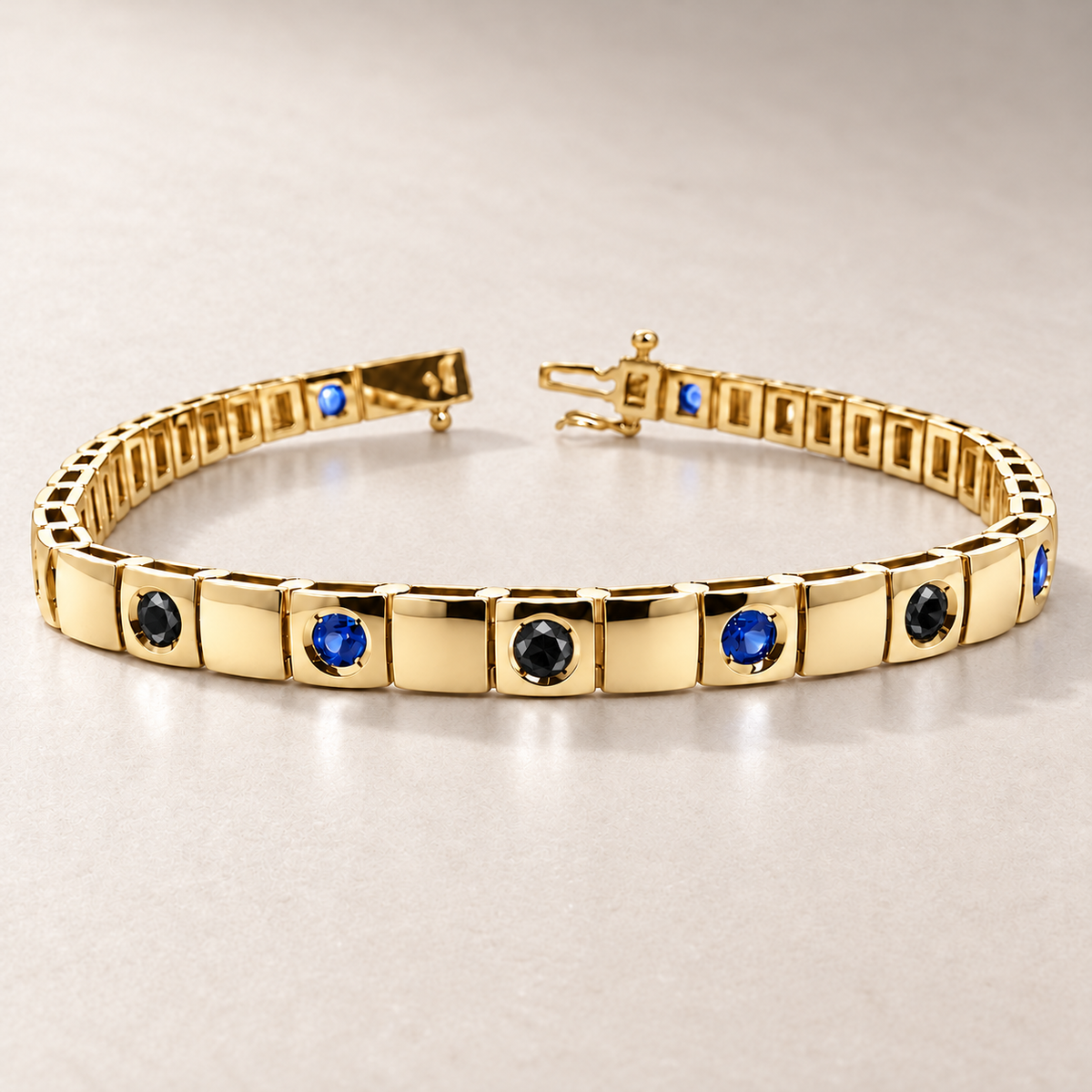 TN3-4BDS — Or jaune / Yellow gold — Saphirs bleus et diamants noirs / Blue sapphires and black diamonds — rendu illustratif / illustrative rendering